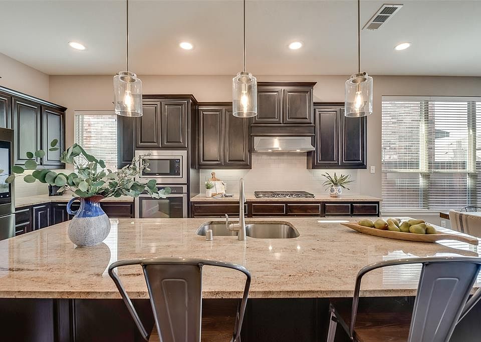 1st image of 1601 Presley Way