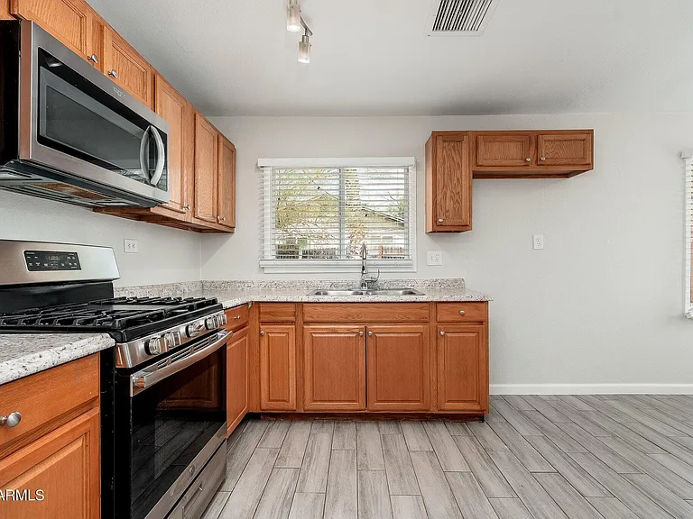 744 W Coolidge St #C — Photo 8
