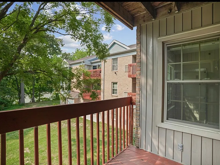4 Cedar Valley Pl #202 — Photo 4