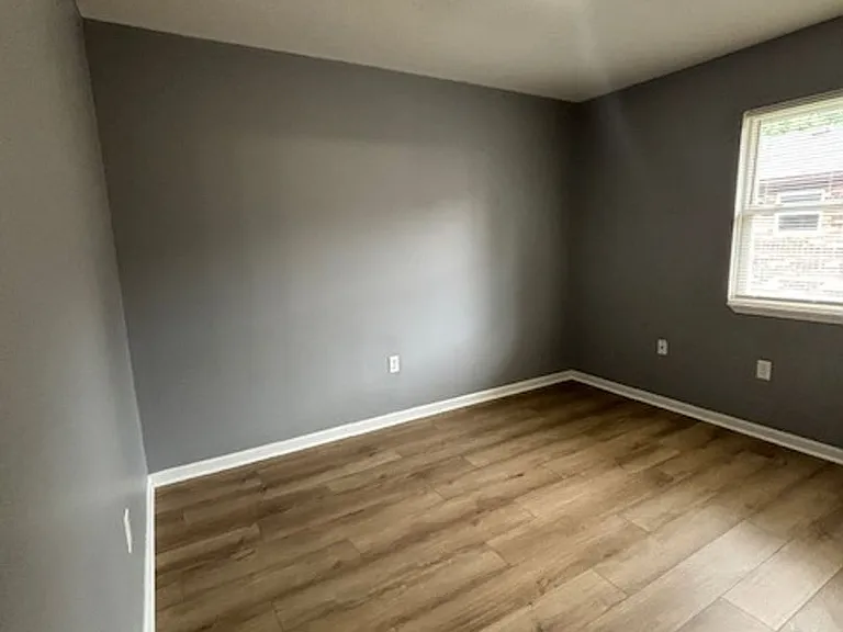 433 Woodcreek Dr — Photo 6