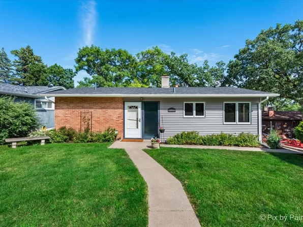 7711 Island Ln, Wonder Lake, IL 60097
