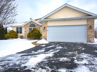 5 Sunset Ct, Steger, IL 60475