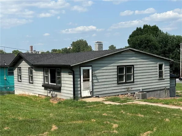 3813 W Ayrlawn Dr, Saint Joseph, MO 64503