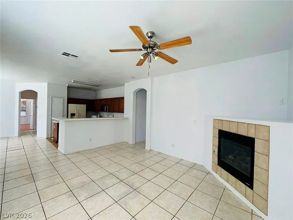 3 bed, 2.0 bath, 1348 sqft, $1,850 — Photo 4