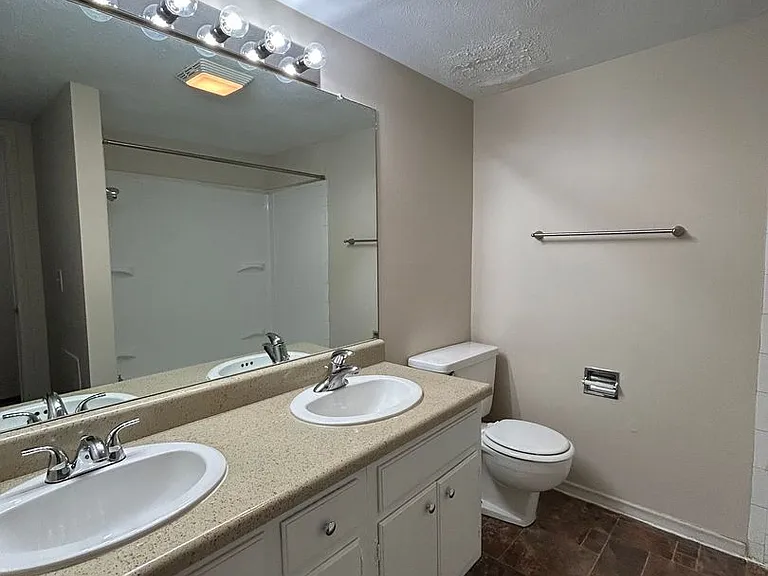915 N 48th Ave — Photo 14