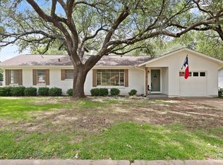 1211 Greenbriar Ln, Cleburne, TX 76033