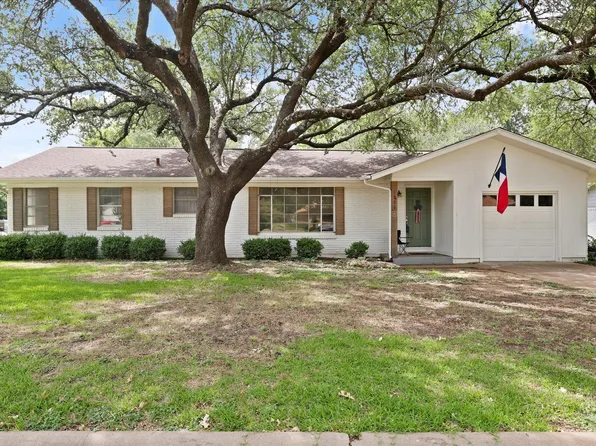 1211 Greenbriar Ln, Cleburne, TX 76033