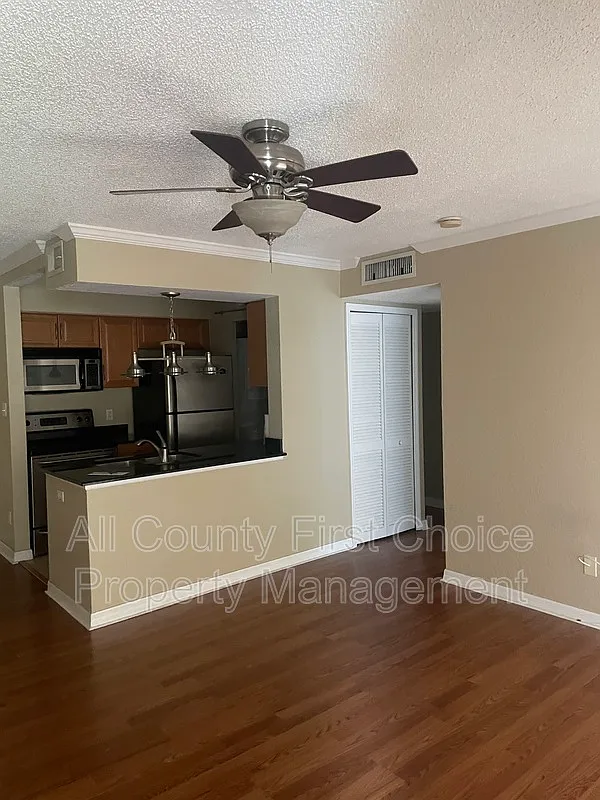 1 bed, 1.0 bath, 637 sqft, $1,395 — Photo 2
