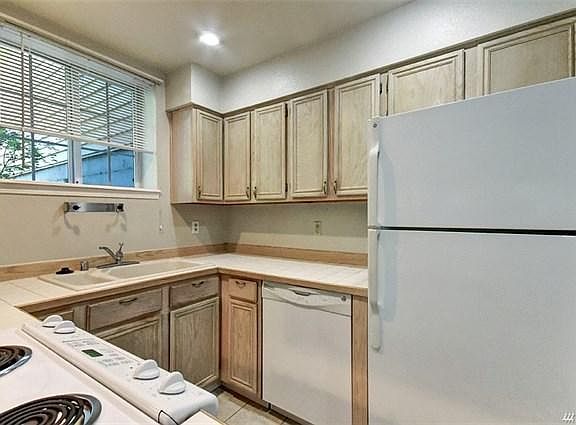 5th image of 2560 118th Ave SE #3102