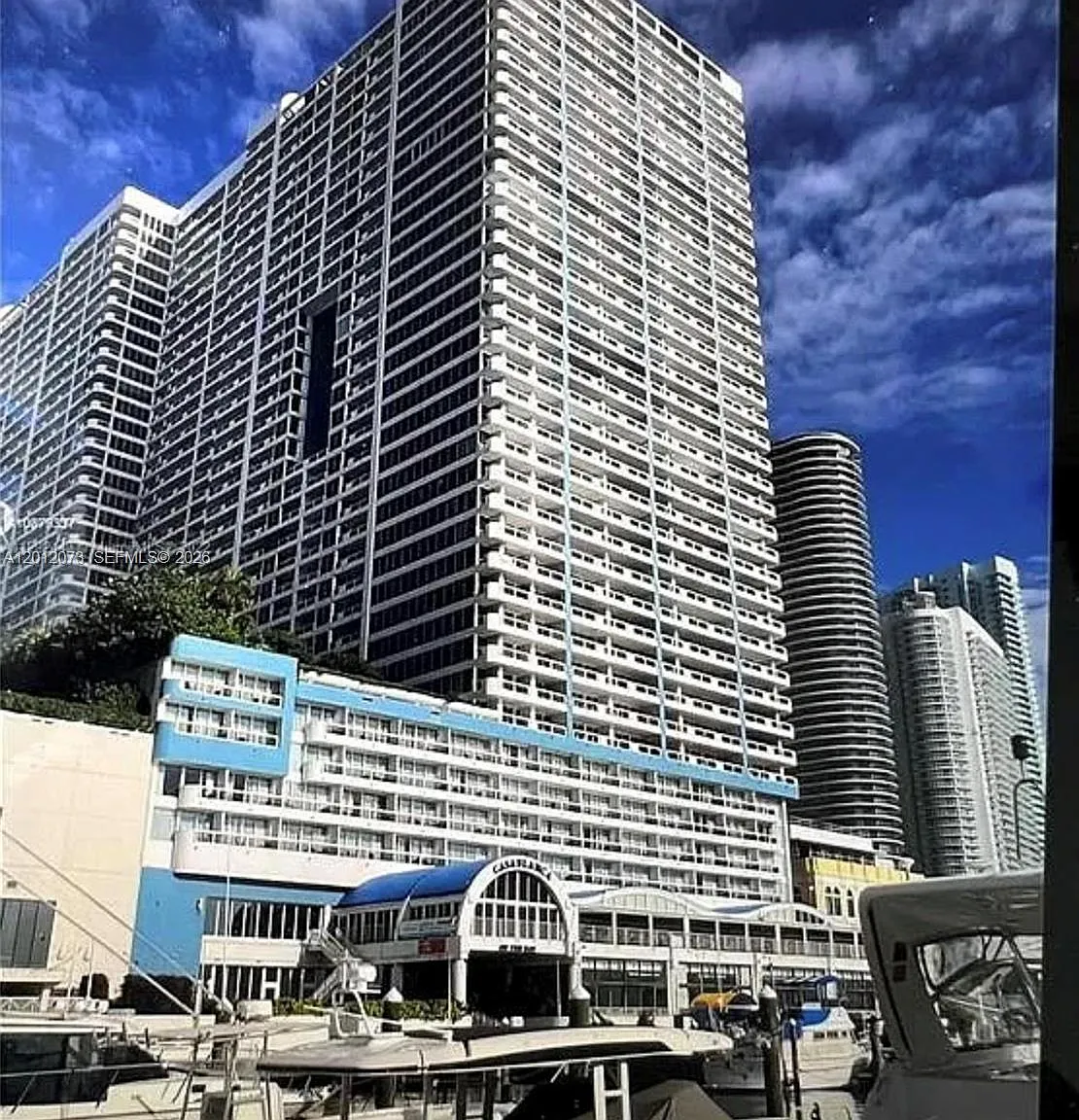 Venetia Condo — Photo 3