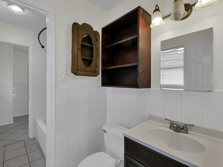 1018 Surrey Ct — Photo 19