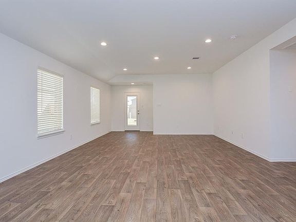 5th image of 5134 Bay Meadows Ln