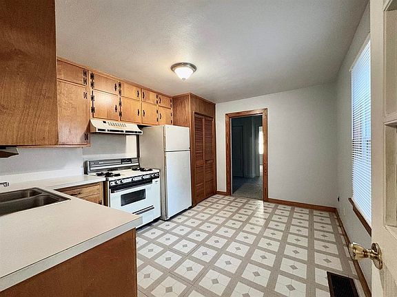 4th image of 2641 E Victory Ct
