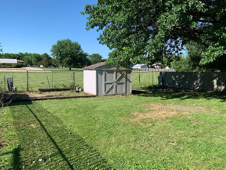 1500 W Sewell St — Photo 32