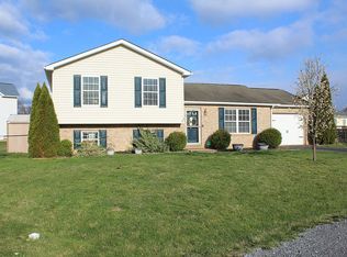 150 Strada Dr E, Martinsburg, WV 25403