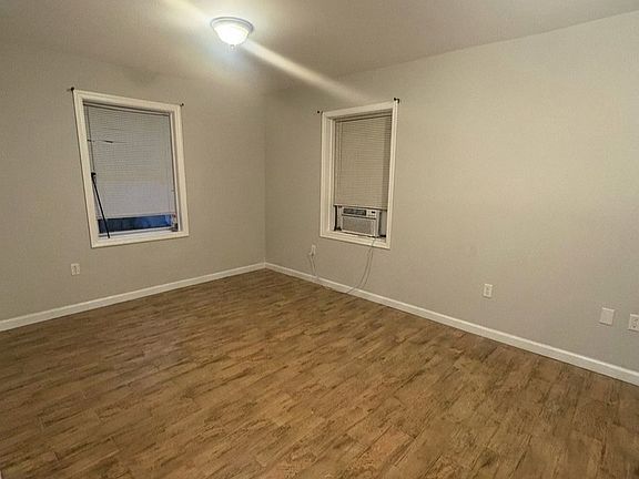 4th image of 21 Walnut Pl Floor 1