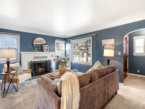 5th image of 520 E Avenue A