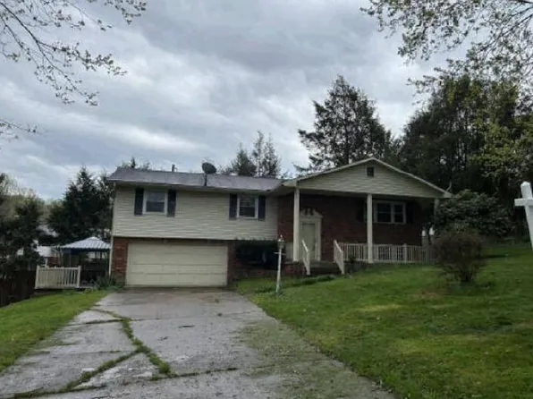 410 Crestridge Dr, Greensburg, PA 15601