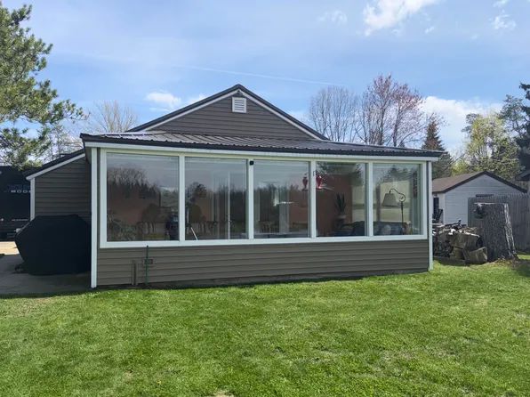 9326 Elizabeth Rd, Houghton Lake, MI 48629
