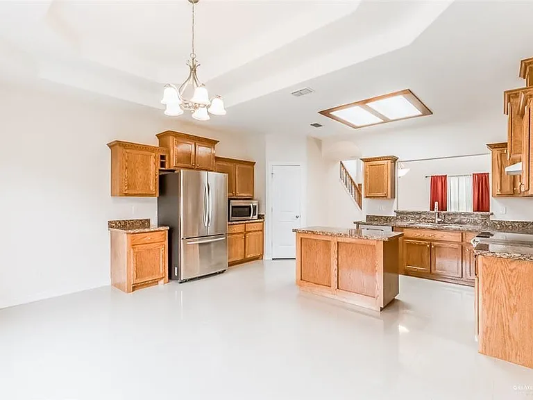 104 Auburn Ave — Photo 4
