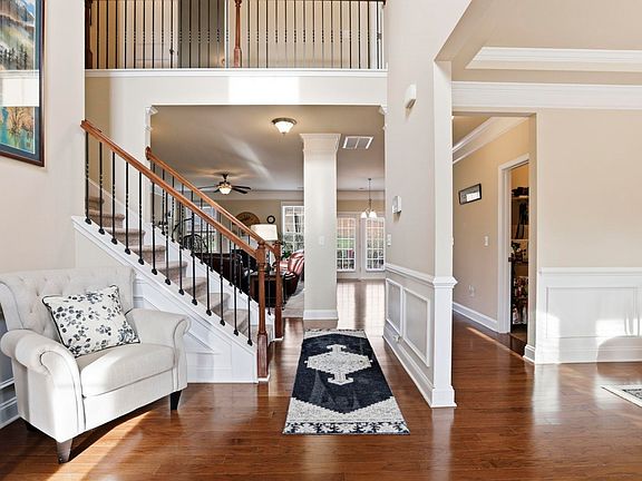 4th image of 155 Sapphire Pointe Dr