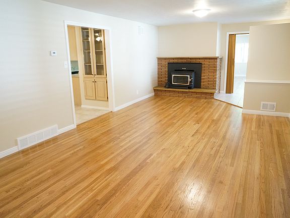 4th image of 2190 E Fardown Ave