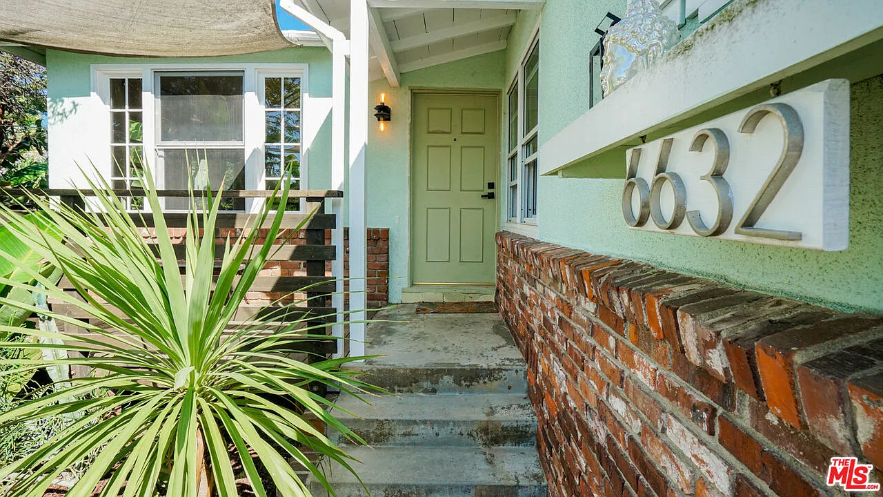 3 bed, 2.0 bath, 1248 sqft, $5,600 — Photo 4