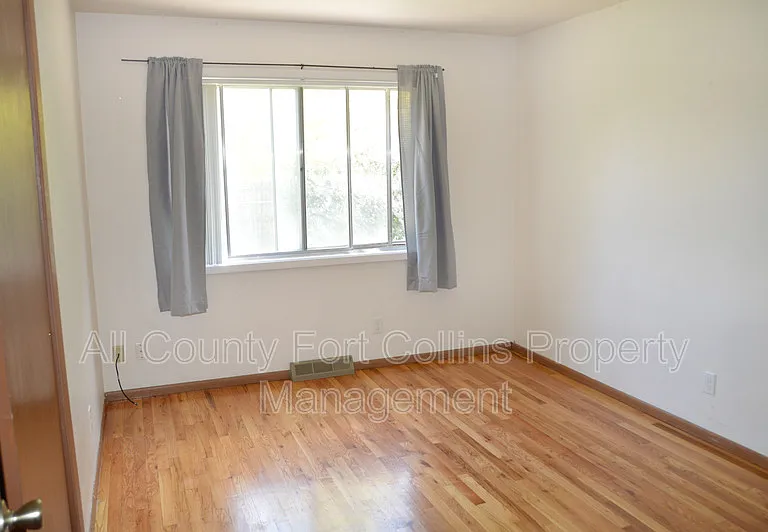 1208 Baker St — Photo 8