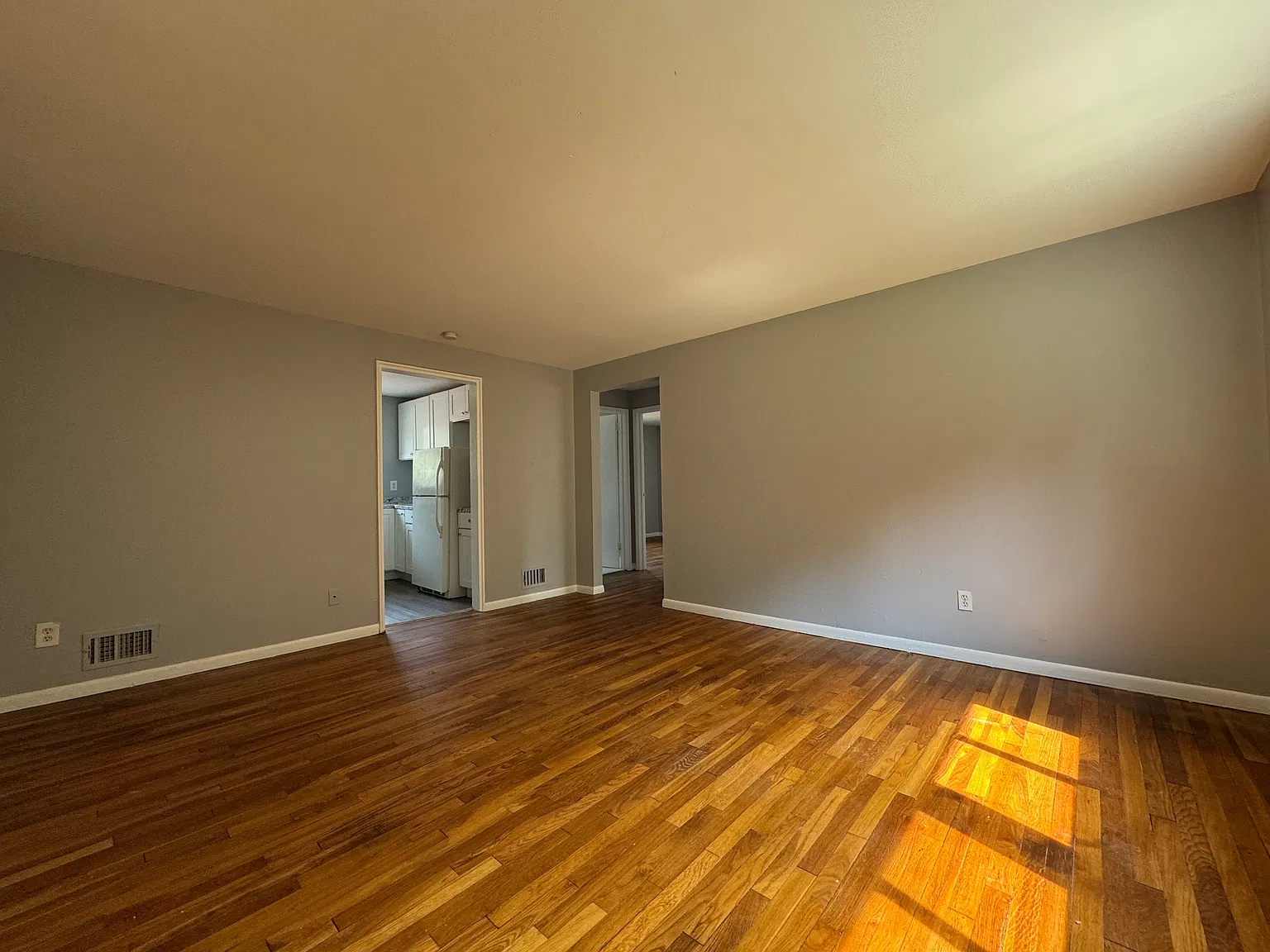 2 bed, 1100 sqft, $1,595 — Photo 2