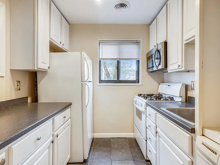 7611 Maple Ave #602 — Photo 3