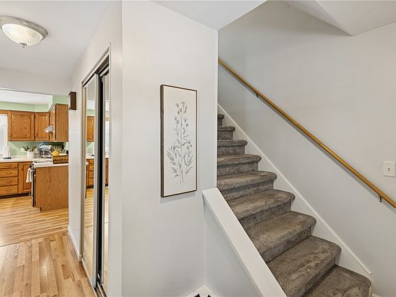 3rd image of 17 Sand Pebble Dr