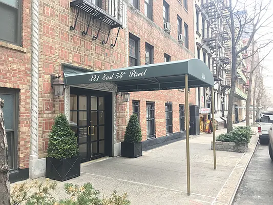 Rented by Upward NYC | media 9