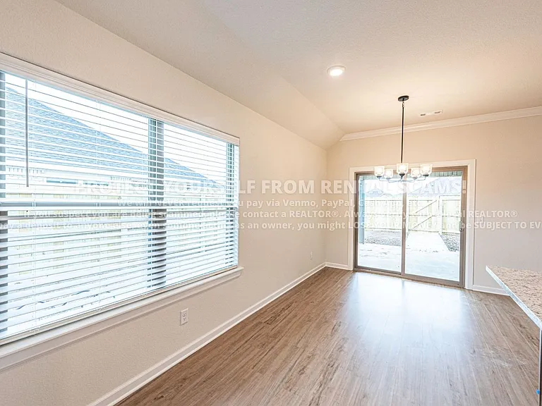 142 N Broyles Ave — Photo 7