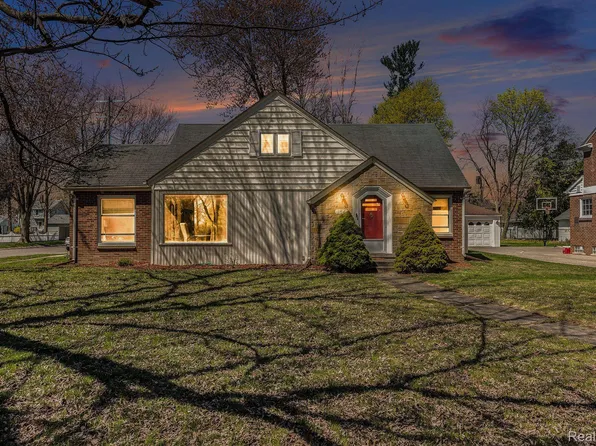 154 Lodewyck St, Mount Clemens, MI 48043