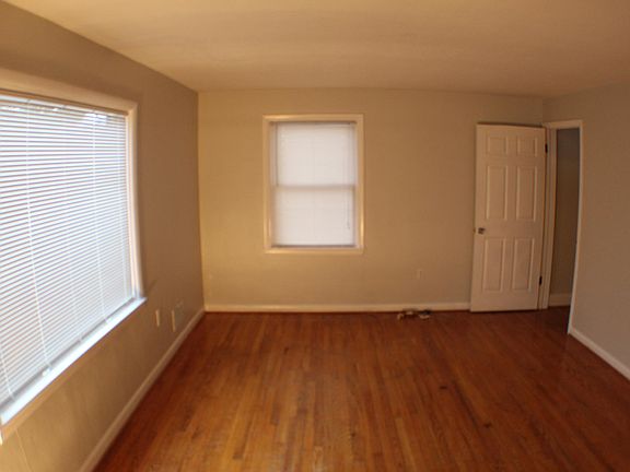 3rd image of 113 E Leicester St