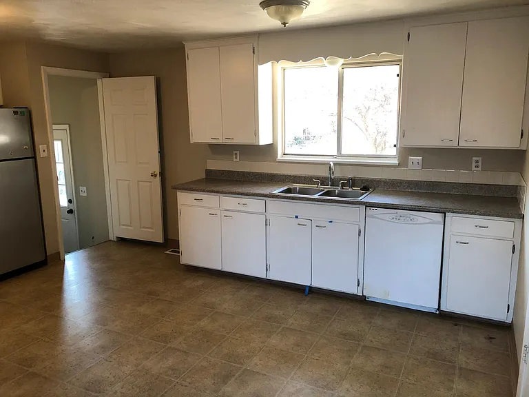 707 James St — Photo 11