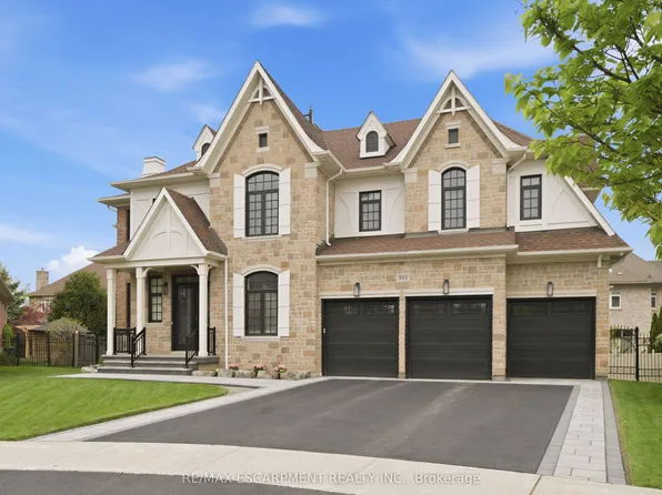 950 Fredonia Dr, Mississauga, ON L5C 2W4