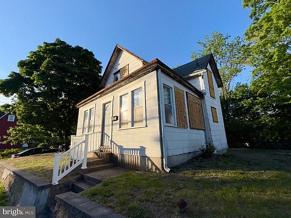 4th image of 215 Berlin Rd