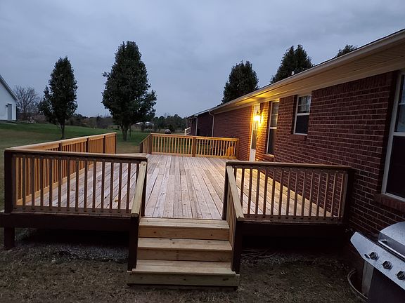 16'x28' deck w/dual stairs