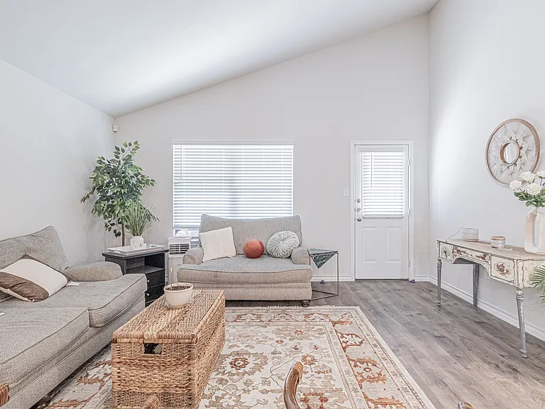 7019 Capella Cir — Photo 13