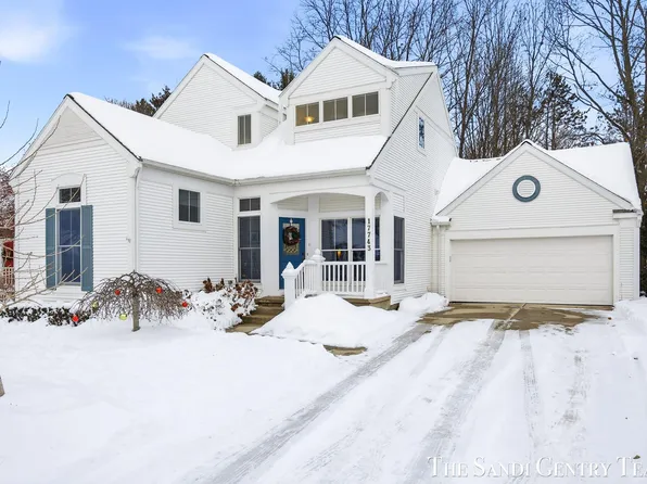 17743 Cobblefield Ln, Spring Lake, MI 49456