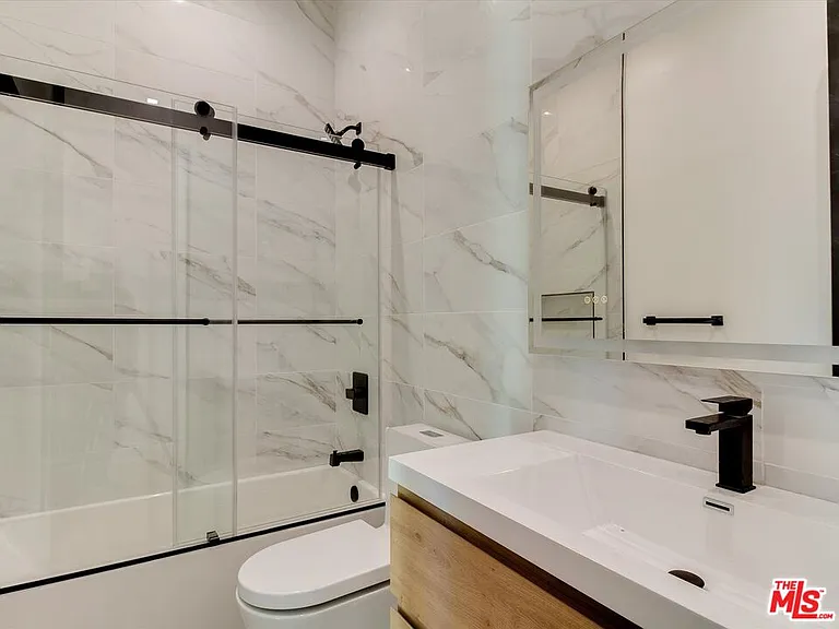 2817 S Redondo Blvd — Photo 26