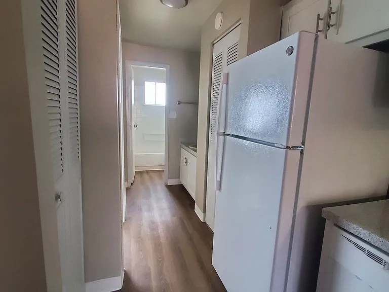 Crestview Apartments — Photo 10