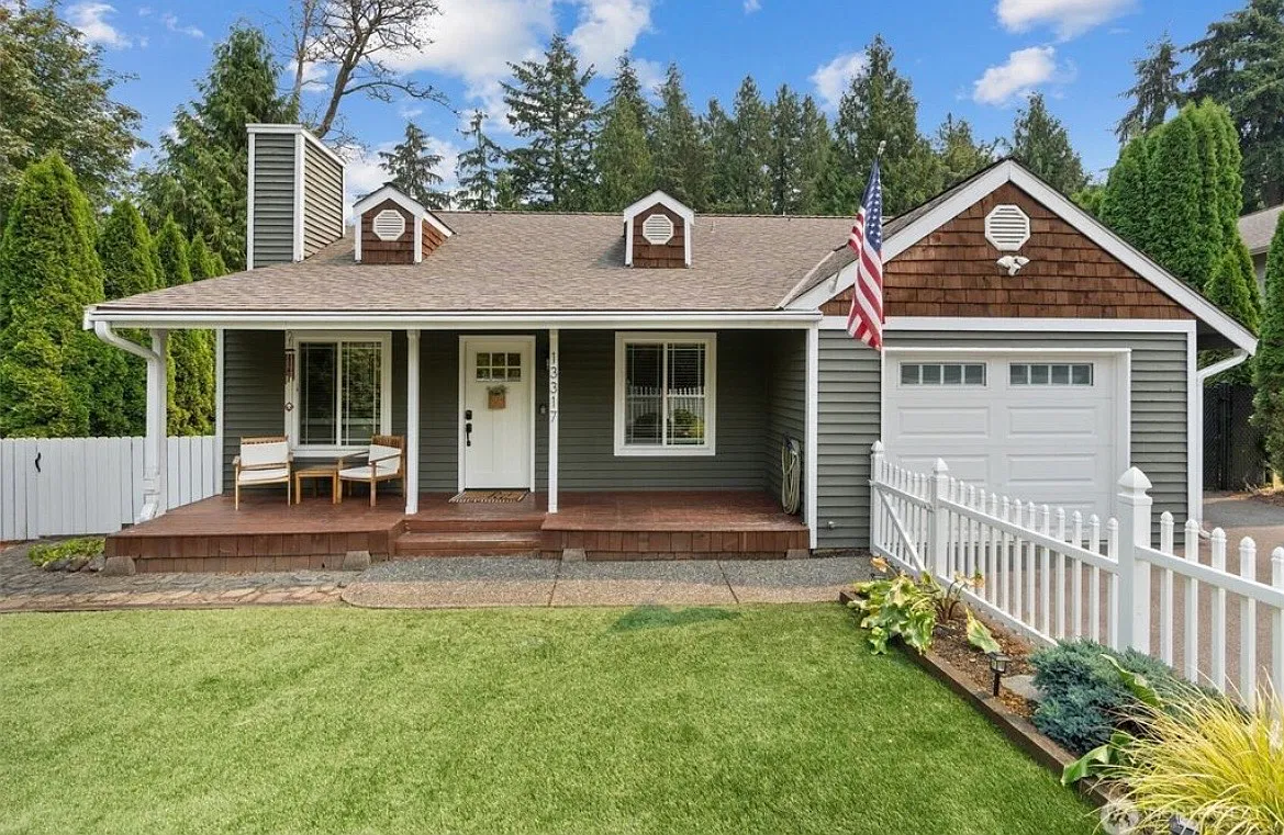 3 bed, 1.5 bath, 1144 sqft, $3,050 — Photo 1