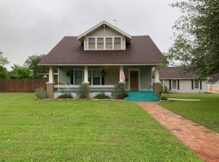 406 E 13th St, Cameron, TX 76520