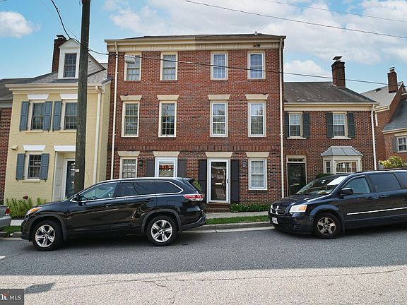 2nd image of 806 Bashford Ln