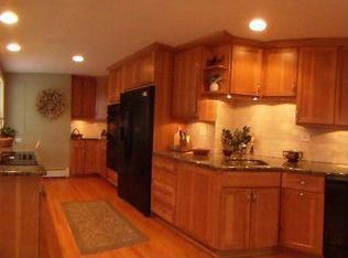 27 Pine St, Newtown Square, PA 19073