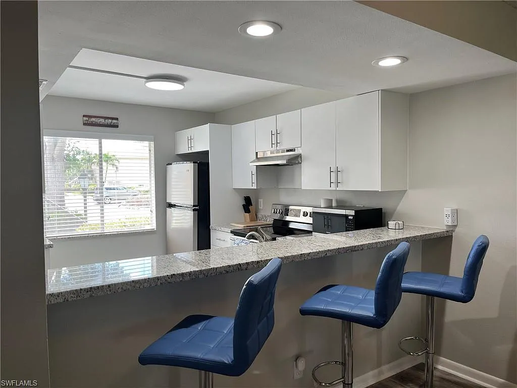2 bed, 2.0 bath, 1251 sqft, $4,500 — Photo 3
