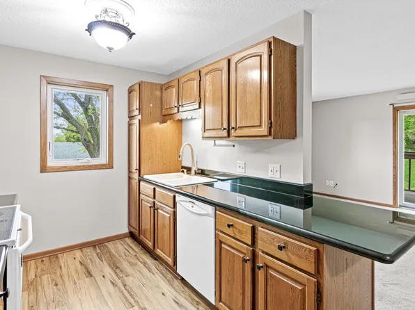 3275 80th St E APT 305, Inver Grove Heights, MN 55076