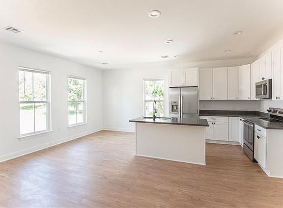 3rd image of 6440 Franklin Ave